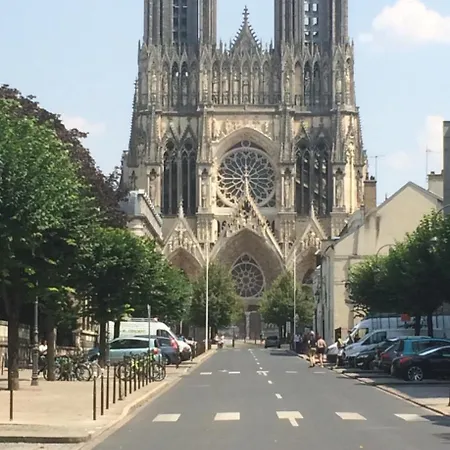Le Cosy Marnais, Centre Ville, Vue Cathedrale
